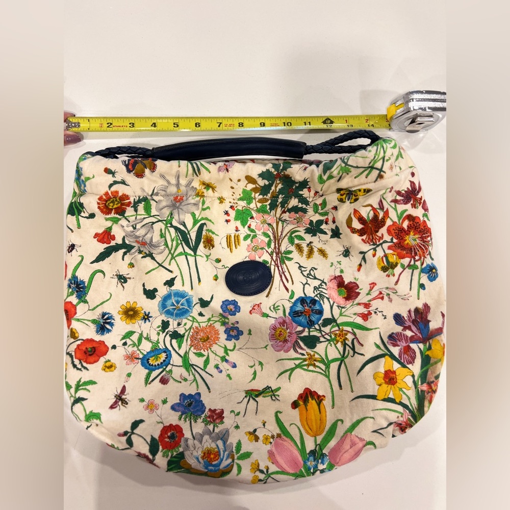 Gucci Floral Canvas Shoulder Bag in Cream with Multicolor Flower Print - Picture 2 of 9